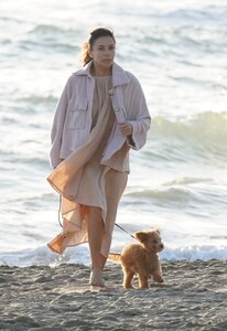 eva-longoria-out-on-the-beach-in-marbella-12-29-2022-1.thumb.jpg.ed3fd4a199d89c55273e289012d15447.jpg