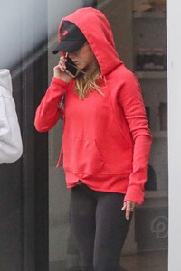 jennifer-aniston-leaves-pilates-class-in-west-hollywood-06-14-2023-4.jpg