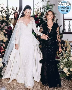 jillian-michaels-deshanna-marie-minuto-wedding-062823-10-9f87bb47a4cc499dbd4411b908696b3e.webp
