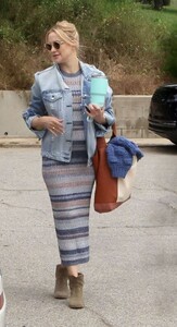 kate-hudson-out-and-about-in-los-angeles-06-02-2023-4.jpg