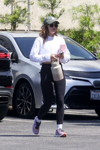 lucy-hale-heads-to-the-gym-in-studio-city-05-20-2023-6.jpg