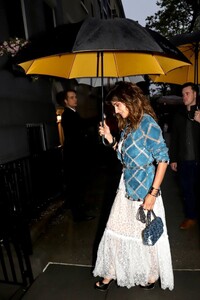 penelope-cruz-arrives-at-anna-wintour-s-pre-met-gala-dinner-in-new-york-04-30-2023-3.jpg