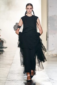 00002-rochas-fall-2022-ready-to-wear-credit-gorunway.thumb.jpg.3cacdb7f07050f196498b891ed13d412.jpg