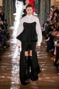 00005-sacai-fall-2022-ready-to-wear-paris-credit-gorunway.thumb.jpg.02b0cdb9bdf733d600b2a5281d249eb2.jpg