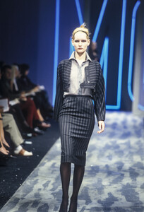 1040899420_Moschino1998WomenRTW99.thumb.jpg.9f43ddf0df8fc7b1466feeca68ece61d.jpg