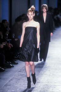 1107844881_VersusbyDonatella1997WomenRTW76.thumb.jpg.f9d7ad47e4c6e1296c8b3496dcde8e81.jpg