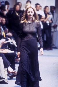 1202982180_HelmutLang1993WomenRTW45.thumb.jpg.b64885e7291e7ca7d4fb1a4be691f052.jpg