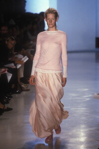 137694390_DonnaKaran1999WomenRTW59.thumb.jpg.729c8cd02bf4a91b1ec907ef11566e6c.jpg