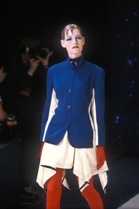 1387258566_JeanPaulGaultier1991WomenRTW12.thumb.jpg.63f1afa1a93df9744068f27ca69fe399.jpg