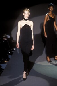 1416896573_Gucci1997WomenRTW20.thumb.jpg.a8bf0a82ce3b13f0ba94421d80845bf1.jpg