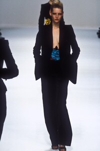 700242891_SoniaRykiel1996WomenRTW83.thumb.jpg.08319ac5655bf390f9f1b1afb2e6aab7.jpg
