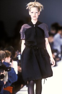 884970753_CommedesGarcons1990WomenRTW22.thumb.jpg.a1eff4644da2e686abcdf99c768349d4.jpg