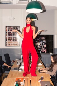 911487523_SaraSampaio-Coveteur2017_02.14VSModelTriedtoDoOurJob25423210.thumb.jpg.e0c8c4ec6e52204e9d2a50e572521ff5.jpg