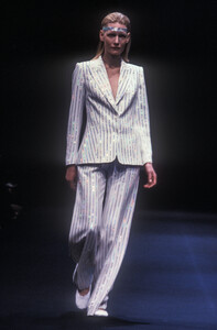 936464342_PacoRabanne1998WomenRTW6.thumb.jpg.ed07d7faa5be6717c02312ea0bec03ae.jpg