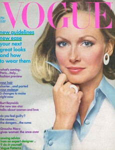 Avedon_US_Vogue_July_1972_Cover.thumb.jpg.ec91fb2ad25e8a2ebd7bc618154e39bb.jpg