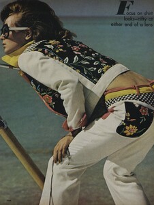 Penati_US_Vogue_April_15_th_1972_04.thumb.jpg.008dd1ce5f04b8bab6e0f1b7f907067a.jpg