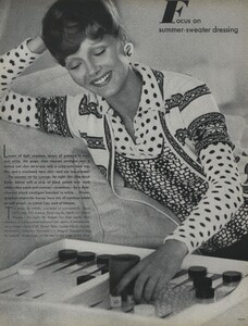 Penati_US_Vogue_April_15_th_1972_09.thumb.jpg.d955fab7d0995a6cc33257dc18bd566d.jpg