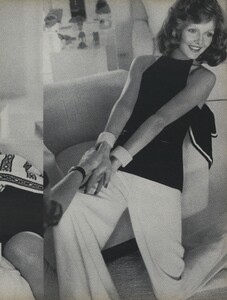 Penati_US_Vogue_April_15_th_1972_10.thumb.jpg.6adb1930b01db3b0d5e931671aa03182.jpg