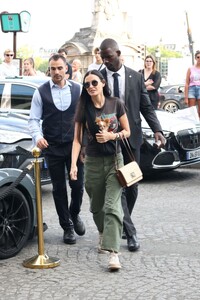 demi-moore-out-with-her-dog-in-paris-06-24-2023-4.jpg
