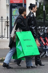 dua-lipa-out-shopping-in-london-07-17-2023-4.jpg