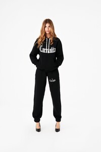 embroidered-printed-logo-hoodie-black-carnalita-01.jpg