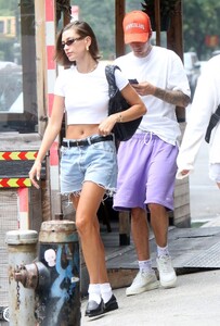 hailey-and-justin-bieber-out-in-new-york-07-19-2023-6.jpg