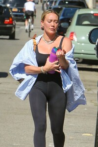 hilary-duff-leaves-workout-in-los-angeles-07-20-2023-6.jpg