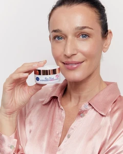 nivea-rose-touch-denni-a-nocni-krem-proti-vraskam-2-x-50-ml-241533251063255.webp