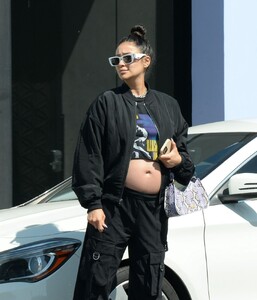 pregnant-sahy-mitchell-out-in-los-angeles-03-26-2022-6.jpg