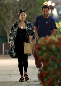 pregnant-shay-mitchell-and-matte-babel-leaves-il-pastaio-in-beverly-hills-04-11-2022-6.jpg