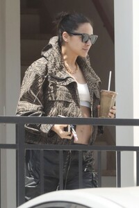 pregnant-shay-mitchell-out-in-beverly-hills-05-05-2022-8.thumb.jpg.ff19b58cdb308e8faec821633068e629.jpg