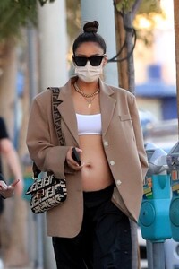 pregnant-shay-mitchell-out-in-los-angeles-02-11-2022-1.jpg