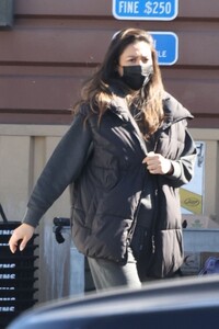shay-mitchell-at-a-grocery-store-in-los-feliz-02-02-2022-6.thumb.jpg.7cd784534b47f80ecad838e2198cb213.jpg