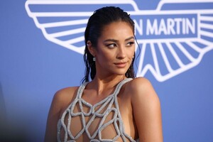shay-mitchell-at-amfar-cannes-gala-2023-in-cap-d-antibes-05-25-2023-4.jpg