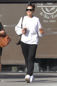 shay-mitchell-leaves-coffee-bean-in-los-feliz-11-11-2022-2.thumb.jpg.dd2f7a78845cec8253b2b06ea68f785a.jpg