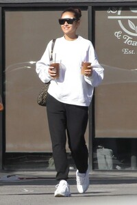shay-mitchell-leaves-coffee-bean-in-los-feliz-11-11-2022-4.thumb.jpg.eb8df7cf8a32b19406b68658d94a6eed.jpg