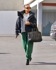 shay-mitchell-out-and-about-in-los-angeles-01-11-2022-4.jpg