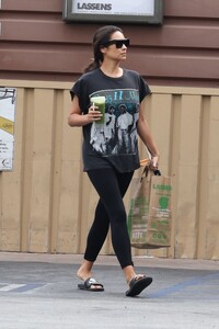 shay-mitchell-out-for-groceries-at-lassens-in-los-angeles-09-08-2022-0.jpg