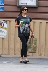 shay-mitchell-out-for-groceries-at-lassens-in-los-angeles-09-08-2022-2.jpg