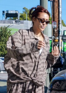 shay-mitchell-out-for-lunch-in-silver-lake-09-29-2022-6.jpg