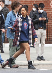 whitney-peak-on-the-set-of-gossip-girl-in-new-york-05-03-2021-0.jpg