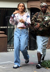 whitney-peak-on-the-set-of-gossip-girl-in-new-york-08-20-2021-3.jpg