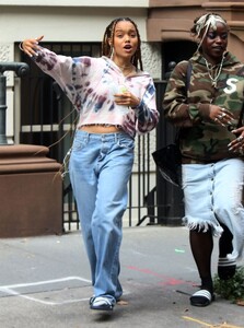 whitney-peak-on-the-set-of-gossip-girl-in-new-york-08-20-2021-4.jpg