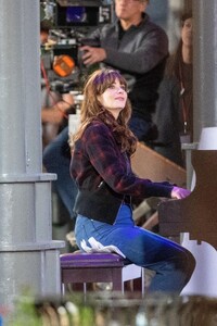 zooey-deschanel-plays-piano-on-the-set-of-her-new-movie-in-atlanta-07-26-2023-1.jpg