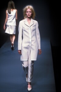1077303697_Prada1998WomenRTW86.thumb.jpg.82586f83c86bd4087038b6b09e23bc78.jpg