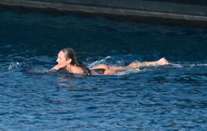 candisdouyt5464y5 (2).jpg