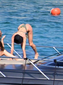 candisdouyt5464y5 (30).jpg