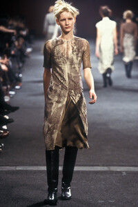 1463470391_DriesVanNoten1998WomenRTW62.thumb.jpg.20b590248e720e68d0f1b05251ae4d02.jpg