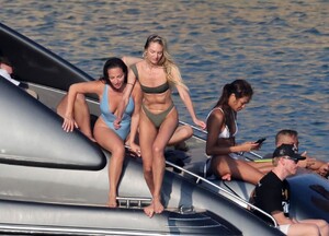 candisdouyt5464y5 (13).jpg