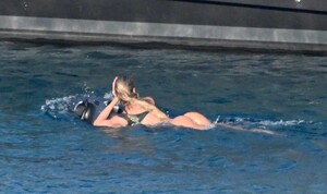 candisdouyt5464y5 (3).jpg